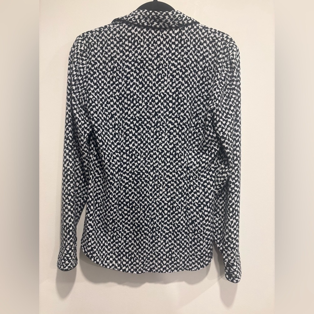 Theory Silk Printed Button-Front Long Sleeve Blouse in Black/White (Size S) - Picture 4 of 8